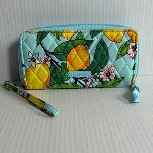 Vera Bradley RFID Accordion Wristlet Lemon Grove Pattern Blue NWOT